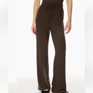 Aritzia Wilfred Free army green lounge pant. Size M. In great condition.